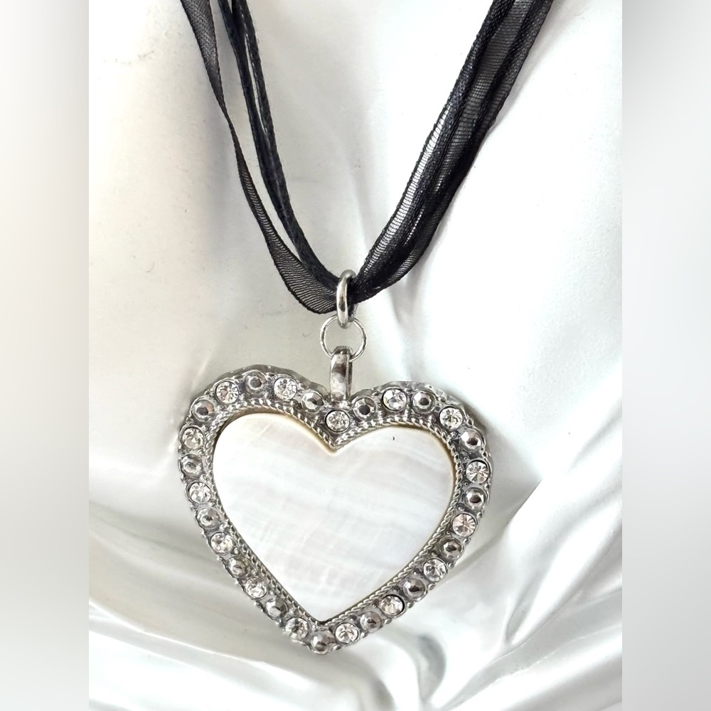 🌷5/25$ Reanimate by MJ from craft choker silver tone shell heart pendant